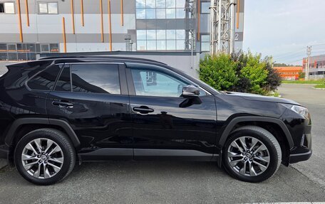 Toyota RAV4, 2021 год, 3 700 000 рублей, 4 фотография