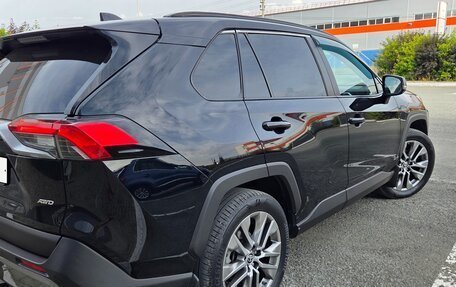Toyota RAV4, 2021 год, 3 700 000 рублей, 5 фотография