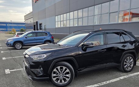 Toyota RAV4, 2021 год, 3 700 000 рублей, 8 фотография