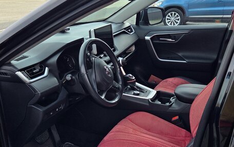 Toyota RAV4, 2021 год, 3 700 000 рублей, 9 фотография