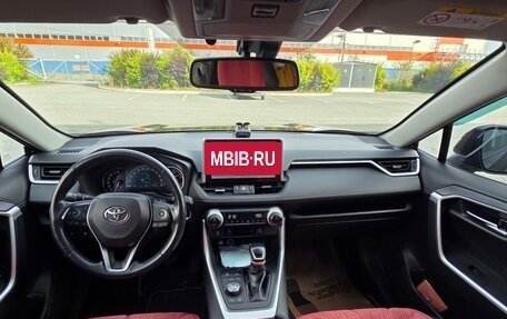 Toyota RAV4, 2021 год, 3 700 000 рублей, 12 фотография