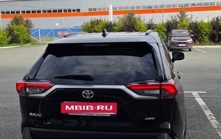 Toyota RAV4, 2021 год, 3 700 000 рублей, 6 фотография