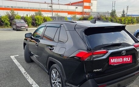 Toyota RAV4, 2021 год, 3 700 000 рублей, 7 фотография