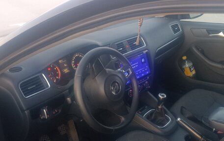 Volkswagen Jetta VI, 2013 год, 660 000 рублей, 3 фотография