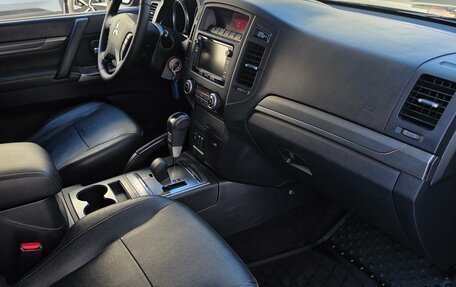 Mitsubishi Pajero IV, 2013 год, 1 930 000 рублей, 10 фотография