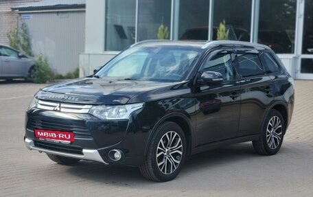 Mitsubishi Outlander III рестайлинг 3, 2014 год, 1 349 000 рублей, 3 фотография