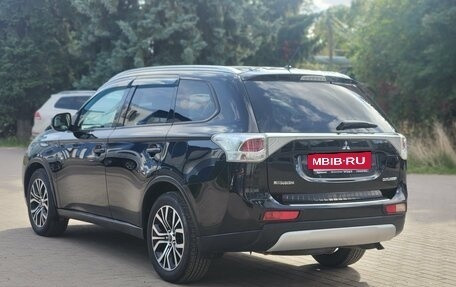 Mitsubishi Outlander III рестайлинг 3, 2014 год, 1 349 000 рублей, 4 фотография