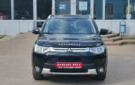 Mitsubishi Outlander III рестайлинг 3, 2014 год, 1 349 000 рублей, 2 фотография