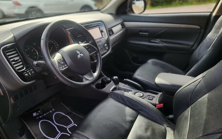 Mitsubishi Outlander III рестайлинг 3, 2014 год, 1 349 000 рублей, 11 фотография
