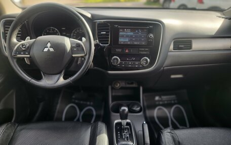 Mitsubishi Outlander III рестайлинг 3, 2014 год, 1 349 000 рублей, 13 фотография