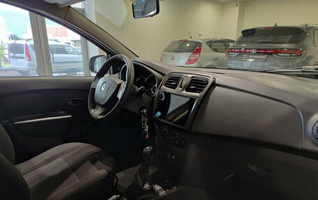 Renault Logan II, 2015 год, 620 000 рублей, 11 фотография