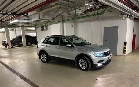Volkswagen Tiguan II, 2019 год, 2 400 000 рублей, 3 фотография