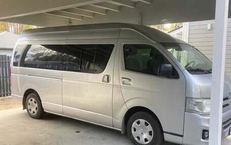 Toyota HiAce H200, 2011 год, 1 990 000 рублей, 2 фотография