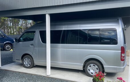 Toyota HiAce H200, 2011 год, 1 990 000 рублей, 3 фотография