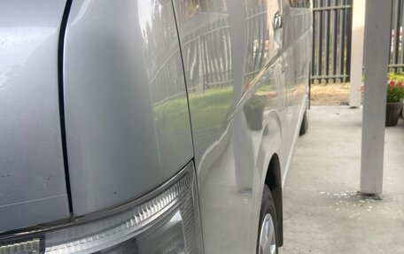 Toyota HiAce H200, 2011 год, 1 990 000 рублей, 6 фотография