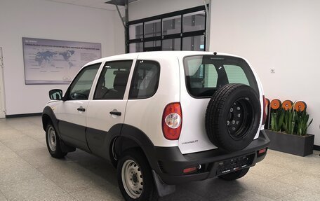 Chevrolet Niva I рестайлинг, 2018 год, 680 000 рублей, 6 фотография