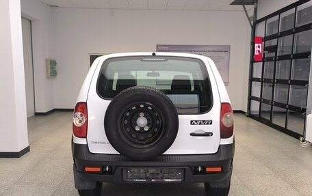 Chevrolet Niva I рестайлинг, 2018 год, 680 000 рублей, 5 фотография