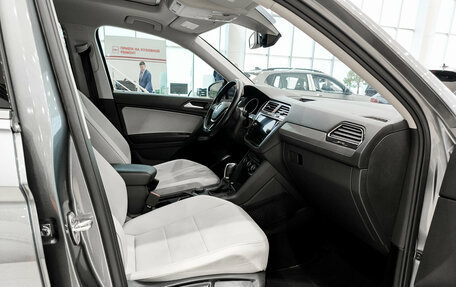 Volkswagen Tiguan II, 2019 год, 2 350 000 рублей, 15 фотография