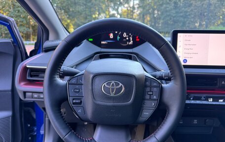 Toyota Prius IV XW50, 2024 год, 4 100 000 рублей, 12 фотография