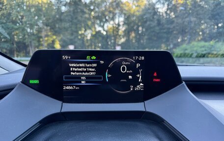 Toyota Prius IV XW50, 2024 год, 4 100 000 рублей, 13 фотография