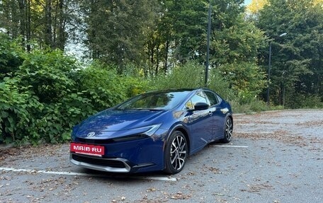 Toyota Prius IV XW50, 2024 год, 4 100 000 рублей, 7 фотография