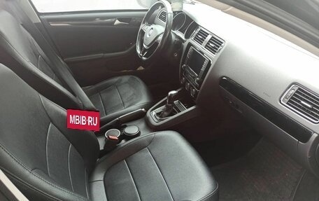 Volkswagen Jetta VI, 2017 год, 1 600 000 рублей, 2 фотография