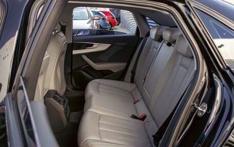 Audi A4, 2019 год, 1 995 000 рублей, 13 фотография