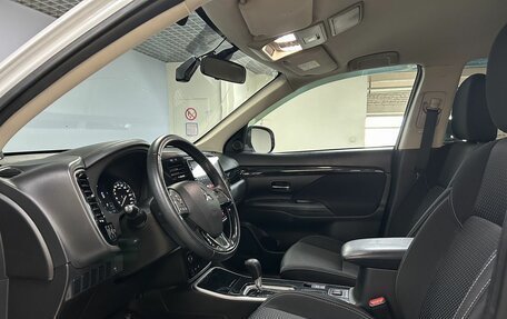 Mitsubishi Outlander III рестайлинг 3, 2021 год, 2 199 000 рублей, 10 фотография