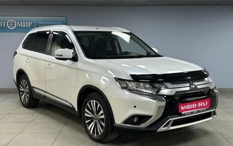 Mitsubishi Outlander III рестайлинг 3, 2021 год, 2 199 000 рублей, 3 фотография
