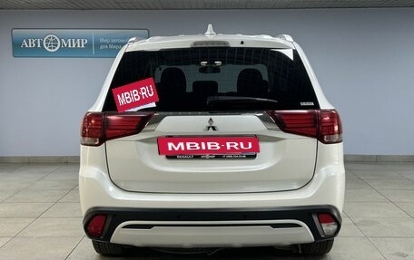 Mitsubishi Outlander III рестайлинг 3, 2021 год, 2 199 000 рублей, 6 фотография