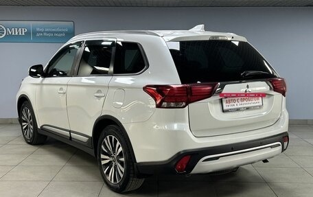 Mitsubishi Outlander III рестайлинг 3, 2021 год, 2 199 000 рублей, 5 фотография