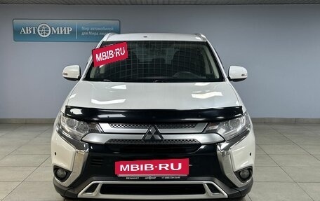 Mitsubishi Outlander III рестайлинг 3, 2021 год, 2 199 000 рублей, 2 фотография
