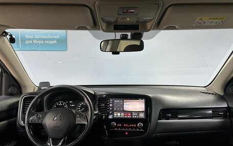 Mitsubishi Outlander III рестайлинг 3, 2021 год, 2 199 000 рублей, 15 фотография