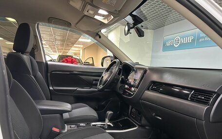 Mitsubishi Outlander III рестайлинг 3, 2021 год, 2 199 000 рублей, 14 фотография