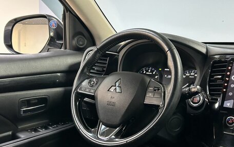 Mitsubishi Outlander III рестайлинг 3, 2021 год, 2 199 000 рублей, 16 фотография