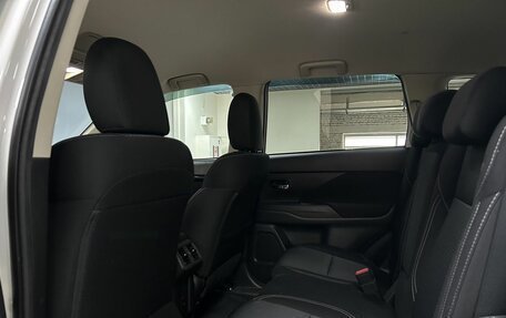 Mitsubishi Outlander III рестайлинг 3, 2021 год, 2 199 000 рублей, 13 фотография