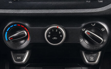 KIA Rio IV, 2019 год, 1 379 000 рублей, 13 фотография
