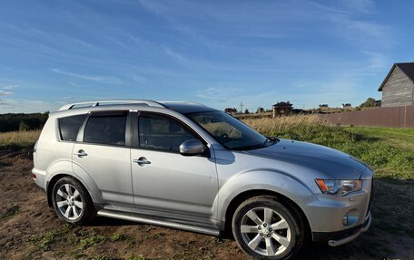 Mitsubishi Outlander III рестайлинг 3, 2010 год, 1 000 050 рублей, 2 фотография