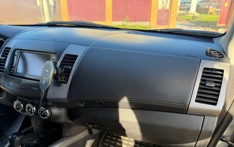Mitsubishi Outlander III рестайлинг 3, 2010 год, 1 000 050 рублей, 14 фотография