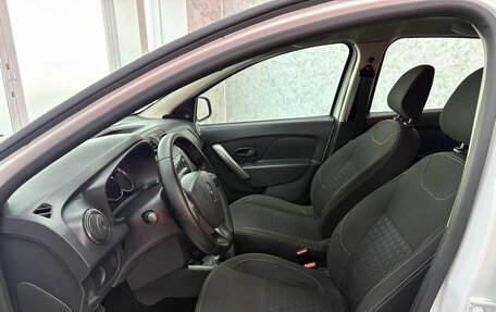 Renault Logan II, 2017 год, 965 000 рублей, 13 фотография
