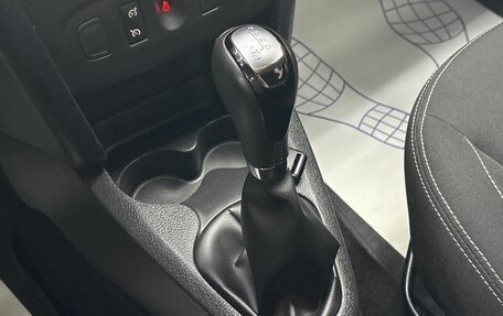 Renault Logan II, 2017 год, 965 000 рублей, 25 фотография