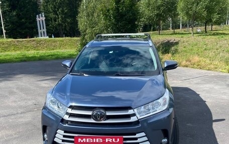 Toyota Highlander III, 2017 год, 3 550 000 рублей, 4 фотография