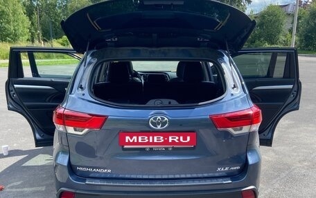 Toyota Highlander III, 2017 год, 3 550 000 рублей, 13 фотография