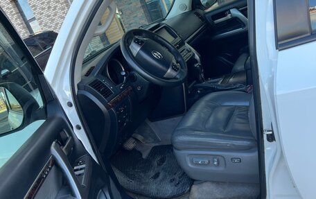 Toyota Land Cruiser 200, 2010 год, 2 850 000 рублей, 23 фотография