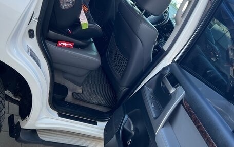 Toyota Land Cruiser 200, 2010 год, 2 850 000 рублей, 26 фотография