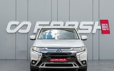 Mitsubishi Outlander III рестайлинг 3, 2019 год, 1 920 000 рублей, 3 фотография