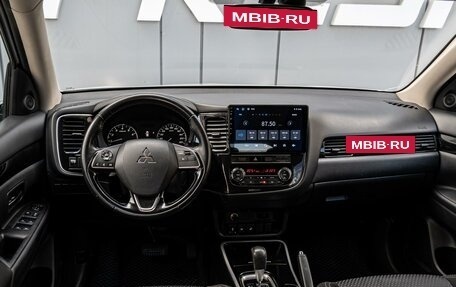 Mitsubishi Outlander III рестайлинг 3, 2019 год, 1 920 000 рублей, 6 фотография