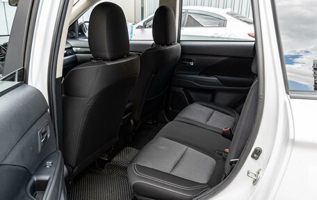 Mitsubishi Outlander III рестайлинг 3, 2019 год, 1 920 000 рублей, 11 фотография