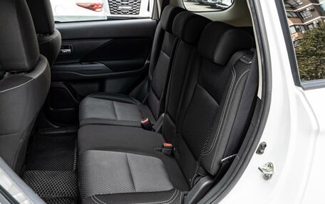 Mitsubishi Outlander III рестайлинг 3, 2019 год, 1 920 000 рублей, 9 фотография