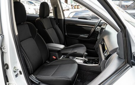 Mitsubishi Outlander III рестайлинг 3, 2019 год, 1 920 000 рублей, 8 фотография